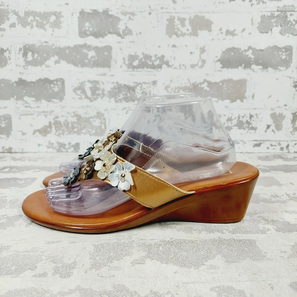 NEW Italian Shoemakers Emina Gold Floral Metallic Strap Wedge Thong Sandals F251